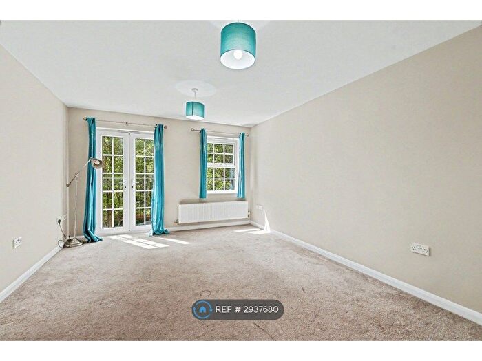 2 Bedroom Flat To Rent In Lion Court, Northampton, NN4
