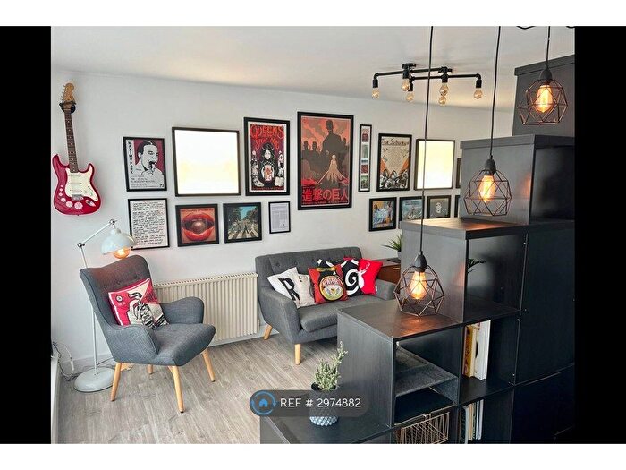 Studio To Rent In Fields Park Court, Newport, NP20