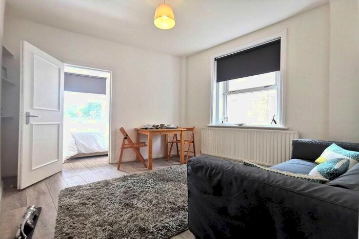 2 Bedroom Flat To Rent In High Road, London, NW10