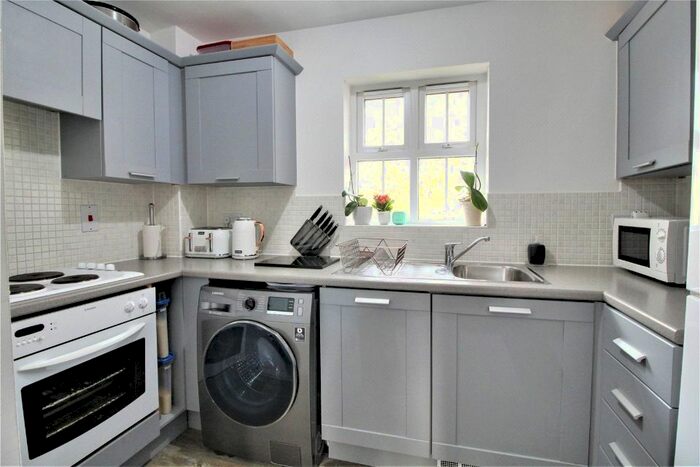 2 Bedroom Flat To Rent In Badger Way, Aldershot, Hampshire, GU12