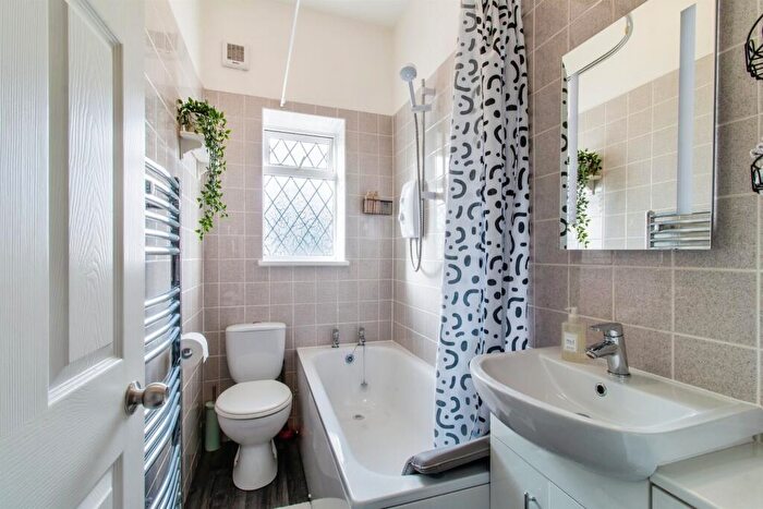 2 Bedroom End Of Terrace House For Sale In Springfield Road, Morley, Leeds, LS27