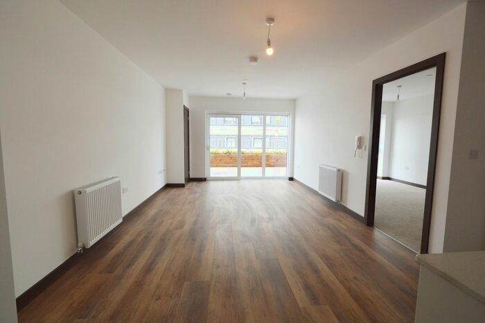 1 Bedroom Flat To Rent In Victoria Avenue, Southend On Sea, SS2