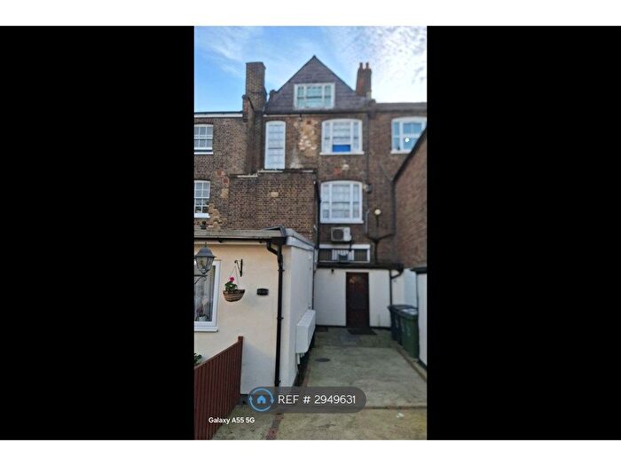 2 Bedroom Flat To Rent In London Road, Mitcham, CR4