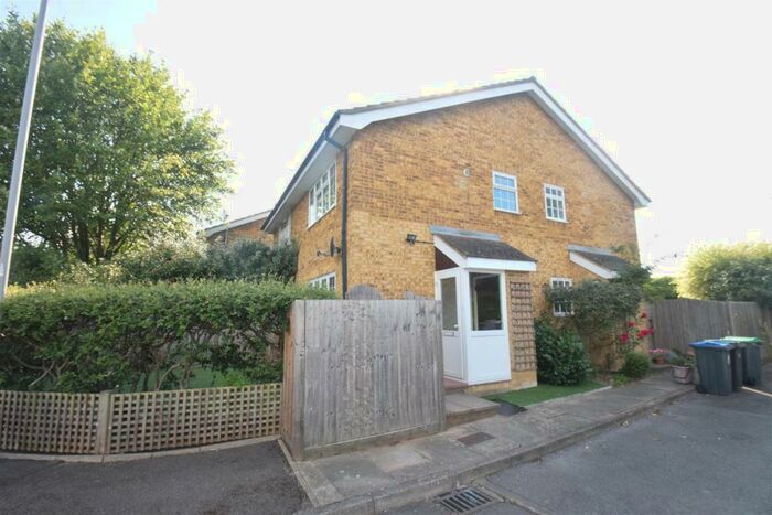 1 Bedroom Terraced House To Rent In Foxglove Lane Chessington Surrey, KT9