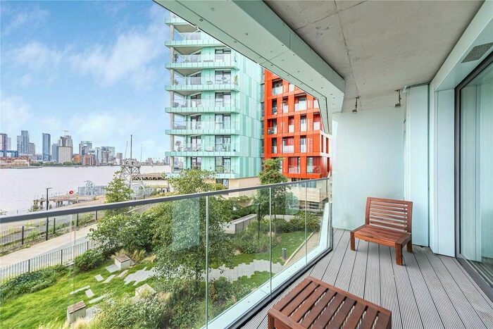 2 Bedroom Flat To Rent In Cable Walk, Greenwich, SE10