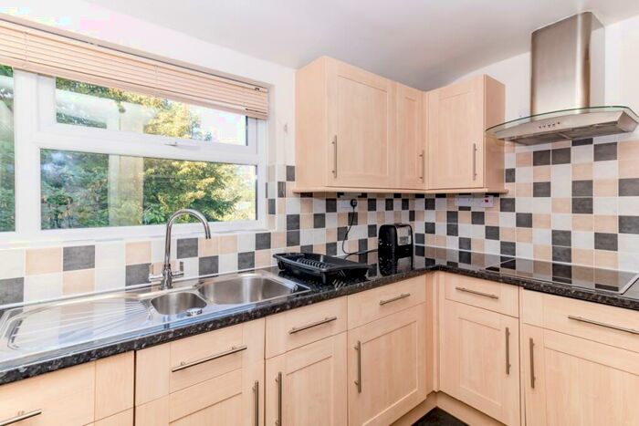 2 Bedroom Apartment To Rent In Russell Court, Oxford, OX2