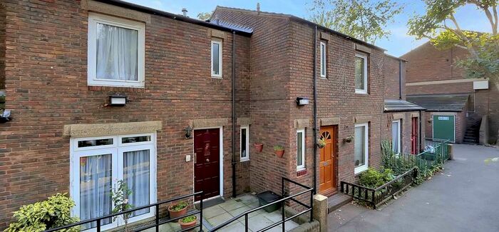 4 Bedroom Detached House To Rent In Staveley Close, London, N7