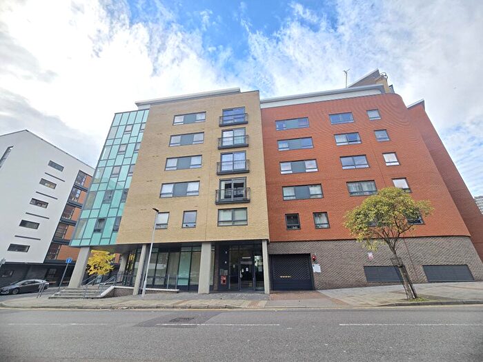 2 Bedroom Flat To Rent In Burford Wharf Apartments, Stratford, E15