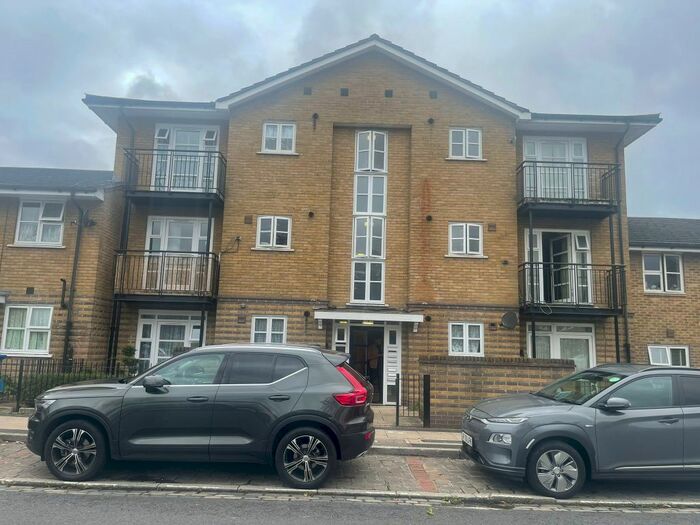 1 Bedroom Flat To Rent In Sumner Road, London, SE15
