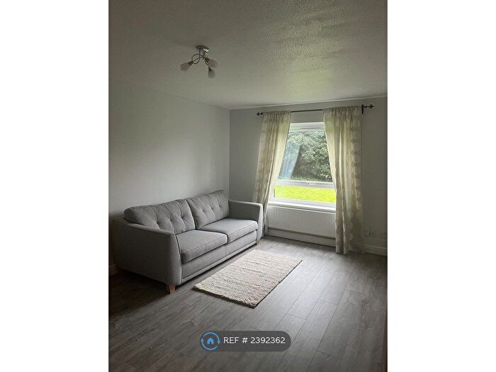 2 Bedroom Flat To Rent In Phoenix Court, London, SE25
