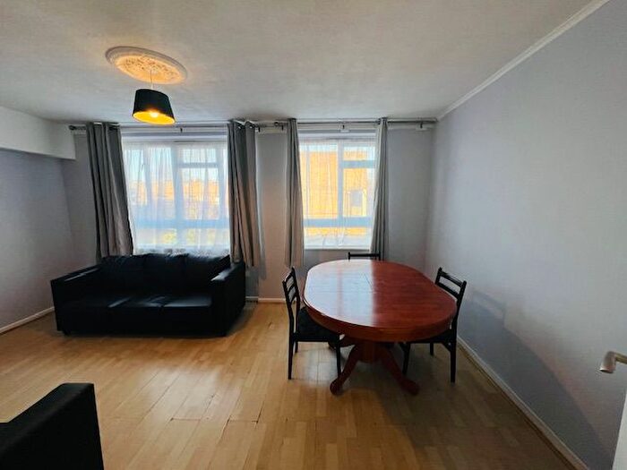 3 Bedroom Flat To Rent In Hawthorne Close, London, N1