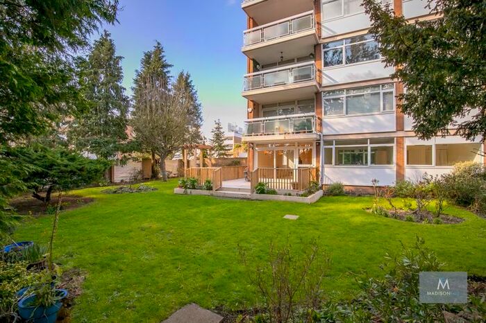 2 Bedroom Flat To Rent In The Bowls, Chigwell, IG7