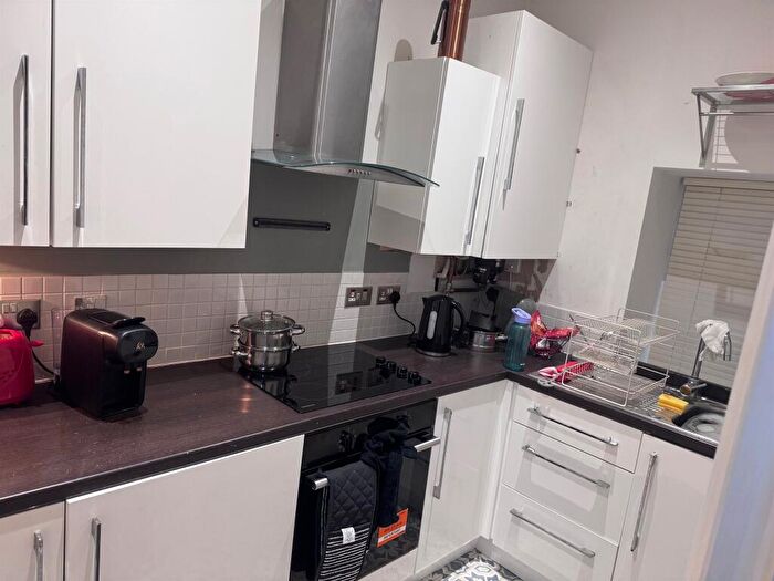 1 Bedroom Terraced House For Sale In Haleys Yard, Leeds, LS13