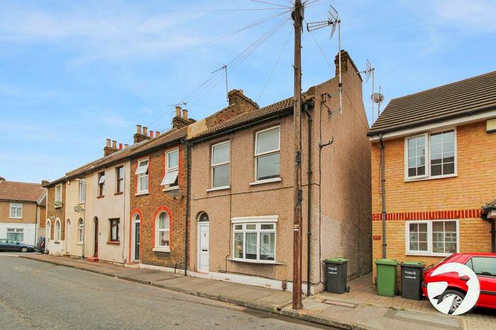 2 Bedroom End Of Terrace House To Rent In Range Road, Gravesend, Kent, DA12