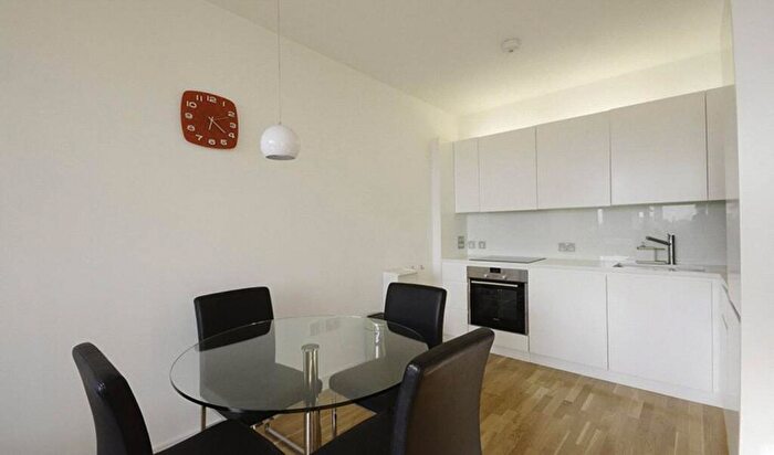 2 Bedroom Flat To Rent In Amelia Street, Elephant And Castle, SE17