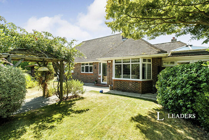 4 Bedroom Bungalow To Rent In Fernhurst Drive, Goring-by-Sea, Worthing, BN12