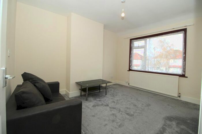 1 Bedroom Flat To Rent In Furnival Avenue, Slough SL2