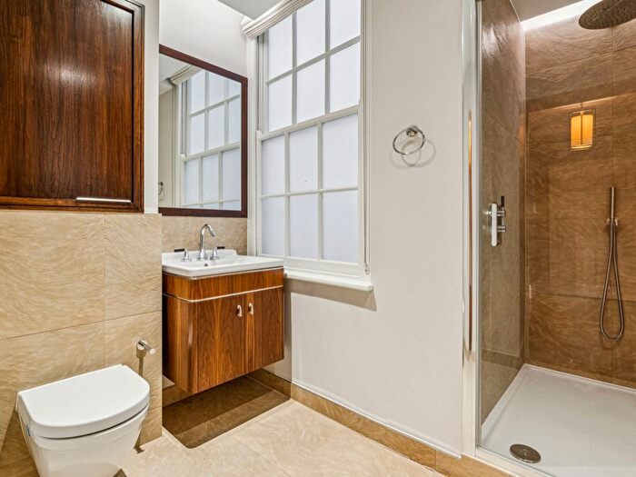 2 Bedroom Flat To Rent In Buckingham Street, London, WC2N