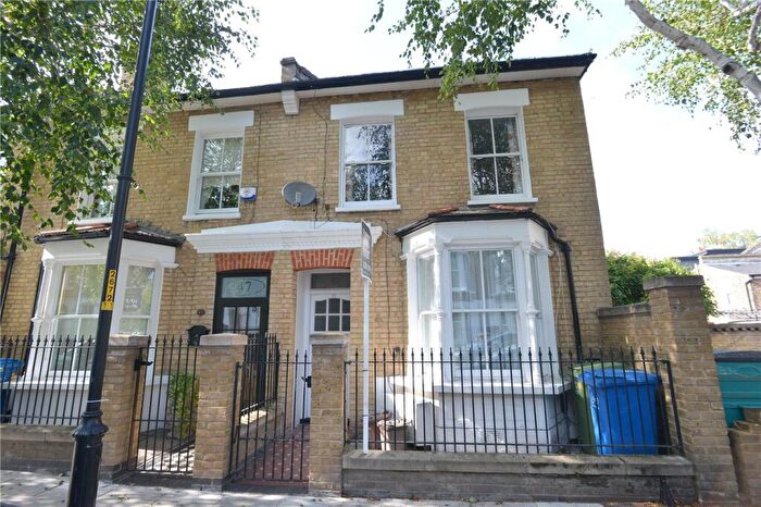 1 Bedroom Apartment To Rent In Nutbrook Street, Peckham Rye, London, SE15