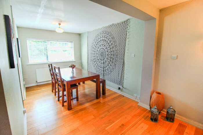 2 Bedroom Apartment To Rent In Beech Court, Willowbank, M14