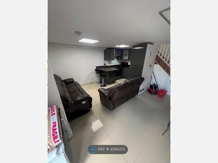 4 Bedroom Terraced House To Rent In Metchley Drive, Birmingham, B17