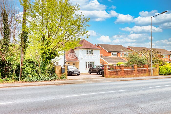 4 Bedroom Detached House For Sale In Shenley Road, West Bletchley, Milton Keynes, Buckinghamshire, MK3