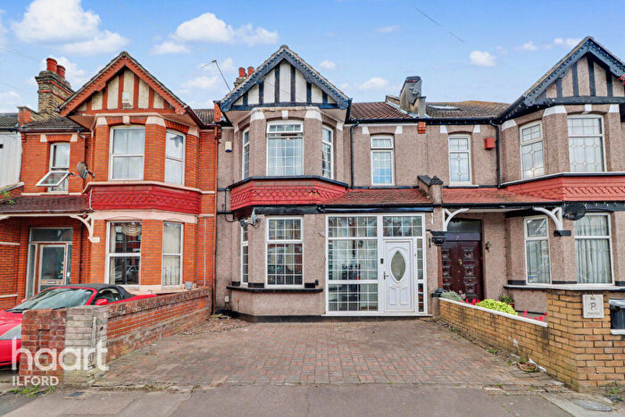 3 Bedroom Terraced House For Sale In Leamington Gardens, Ilford, IG3