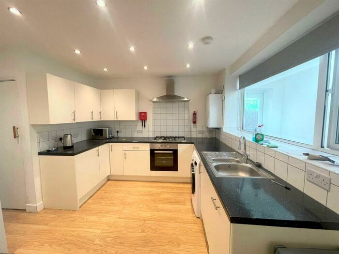 5 Bedroom Detached House To Rent In **£pppw Excluding Bills** Queens Road East, Beeston, NG9