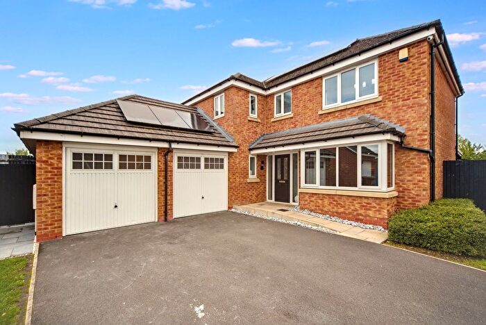 4 Bedroom Detached House For Sale In Greenwood Close, Wigan, WN3