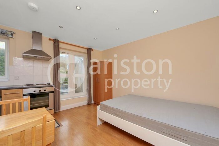 Studio To Rent In Hornsey Road, Archway, N19