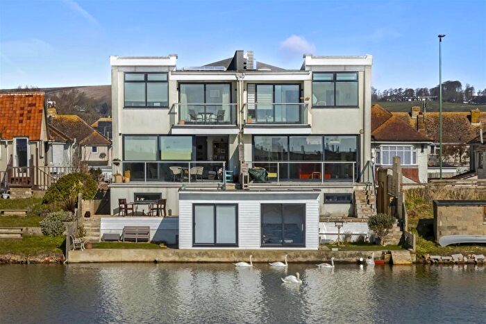 4 Bedroom Semi-Detached House For Sale In Brighton Road, Lancing, BN15