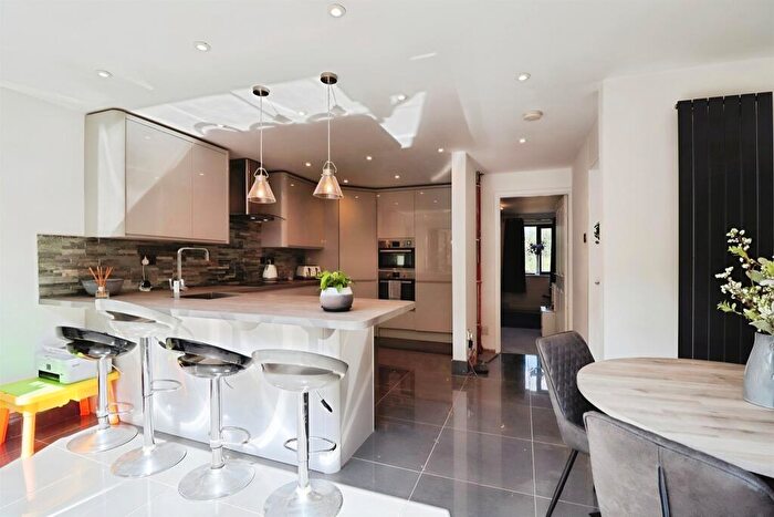 3 Bedroom Town House For Sale In Radyr Court Close, Cardiff, CF5