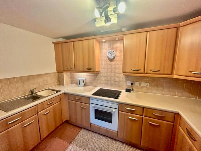2 Bedroom Flat For Sale In Rhos Promenade, Rhos On Sea, Colwyn Bay, LL28