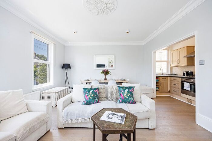 2 Bedroom Flat To Rent In Wilton Road, London, SW19