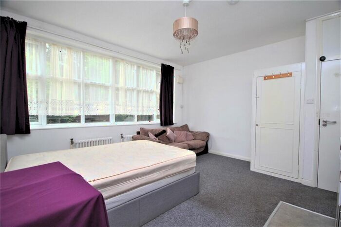Flat To Rent In Shelley Road, Worthing, West Sussex, BN11