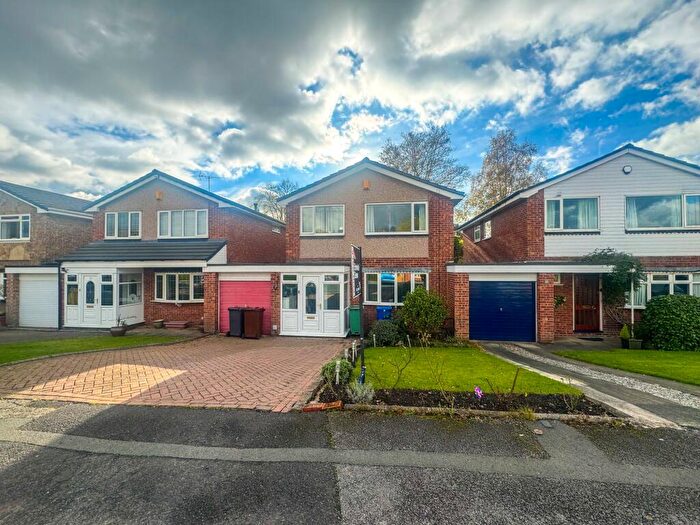 4 Bedroom Link Detached House For Sale In March Drive, Brandlesholme, Bury, BL8