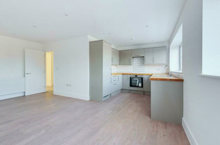 2 Bedroom Apartment To Rent In High Street, Banstead, SM7