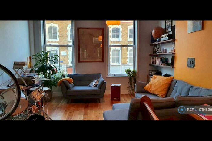 2 Bedroom Flat To Rent In Stoke Newington High Street, London, N16