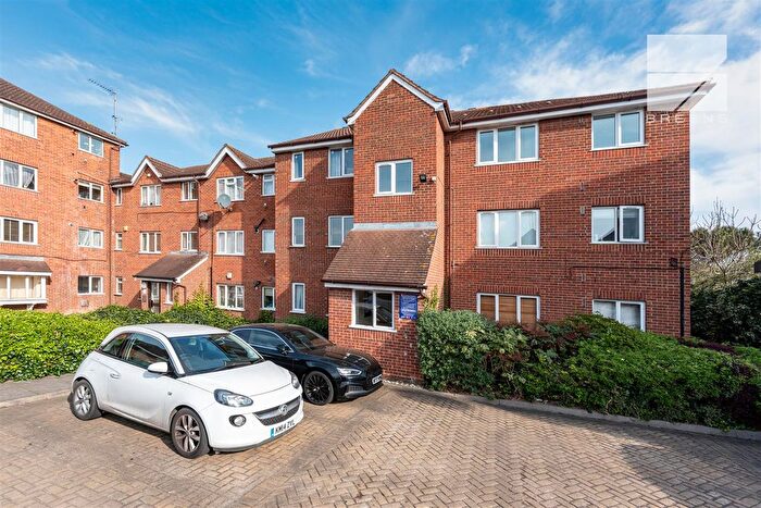 1 Bedroom Studio To Rent In Burnham Road, Chingford, London, E4