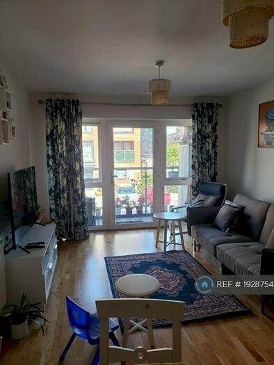 2 Bedroom Flat To Rent In Arla Place, Ruislip, HA4