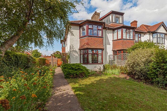 3 Bedroom Semi-Detached House For Sale In Iffley Road, Oxford, OX4