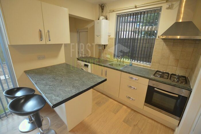 3 Bedroom Semi-Detached House To Rent In Evelyn Drive, Leicester LE3