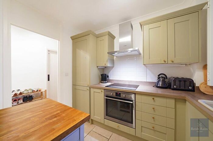 1 Bedroom Apartment For Sale In Howland Estate, London, SE16