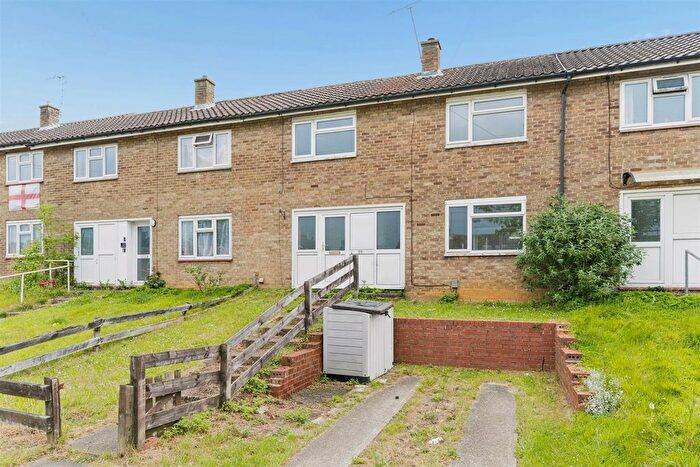 3 Bedroom Property For Sale In Broadwater Crescent, Stevenage, SG2