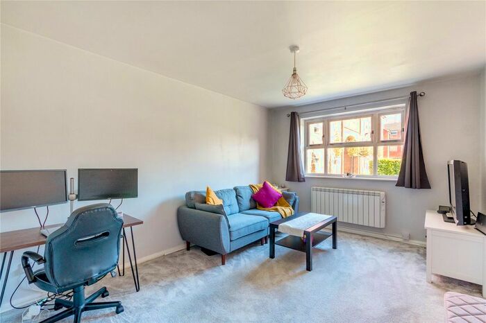 1 Bedroom Flat To Rent In Macmillan Way, London, SW17