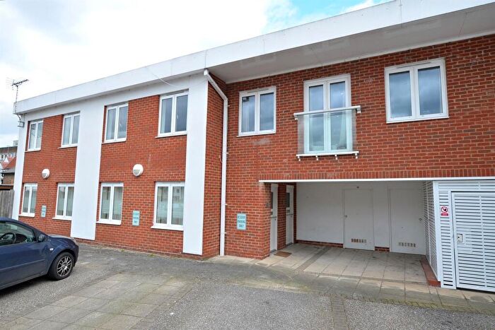 2 Bedroom Apartment To Rent In Smarts Lane, Loughton, IG10
