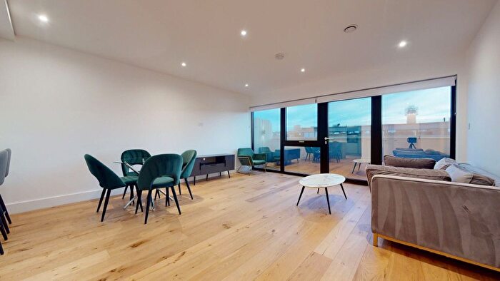 3 Bedroom Flat To Rent In New Horizons Court, Brentford, TW8