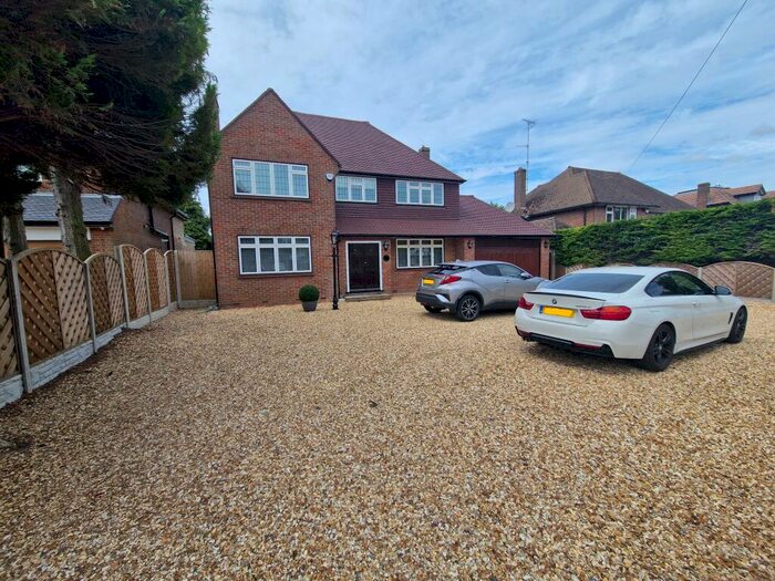 4 Bedroom House To Rent In Old Bedford Road, Luton, LU2