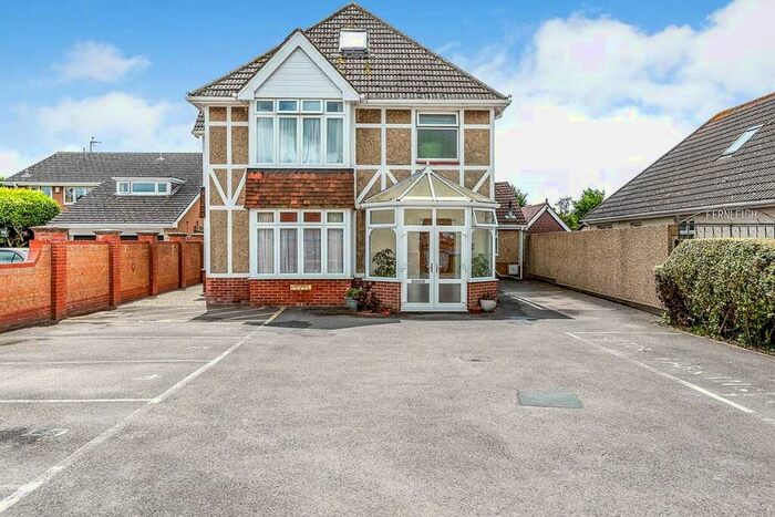 1 Bedroom Flat To Rent In West Street, Portchester, Fareham, Hampshire, PO16