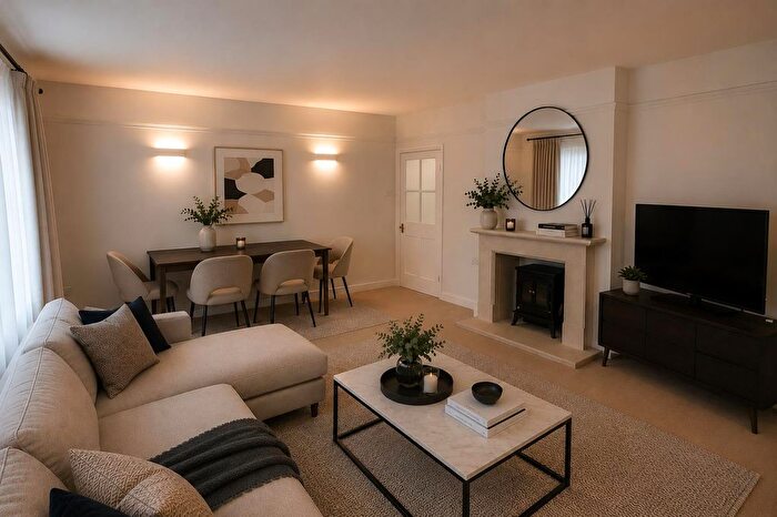 2 Bedroom Flat For Sale In High Street, Haslemere, GU27